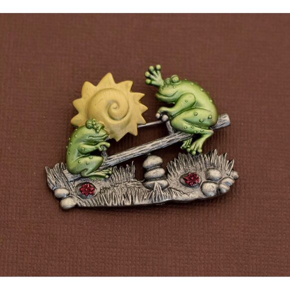 Vintage Seesaw Frogs Adorable Brooch by DD - U20 - Picture 1 of 2